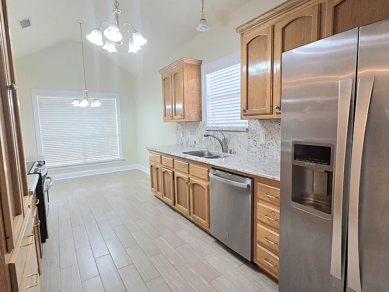 282 Allan Dr — Photo 3