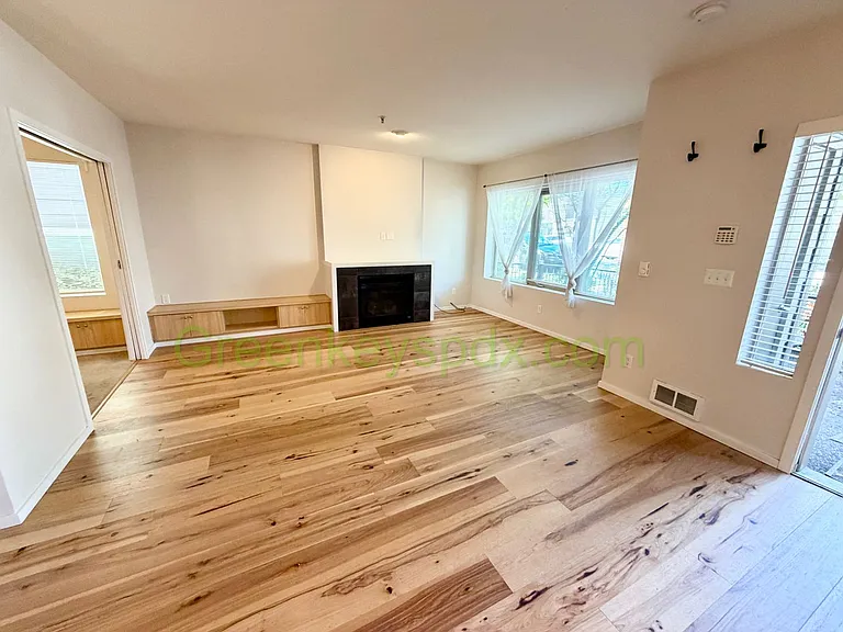 7550 N Burlington Ave — Photo 5
