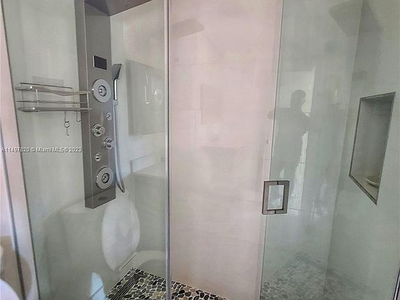 4th image of 806 W 79th Pl #806