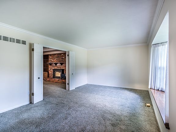 Living room toward fam rm