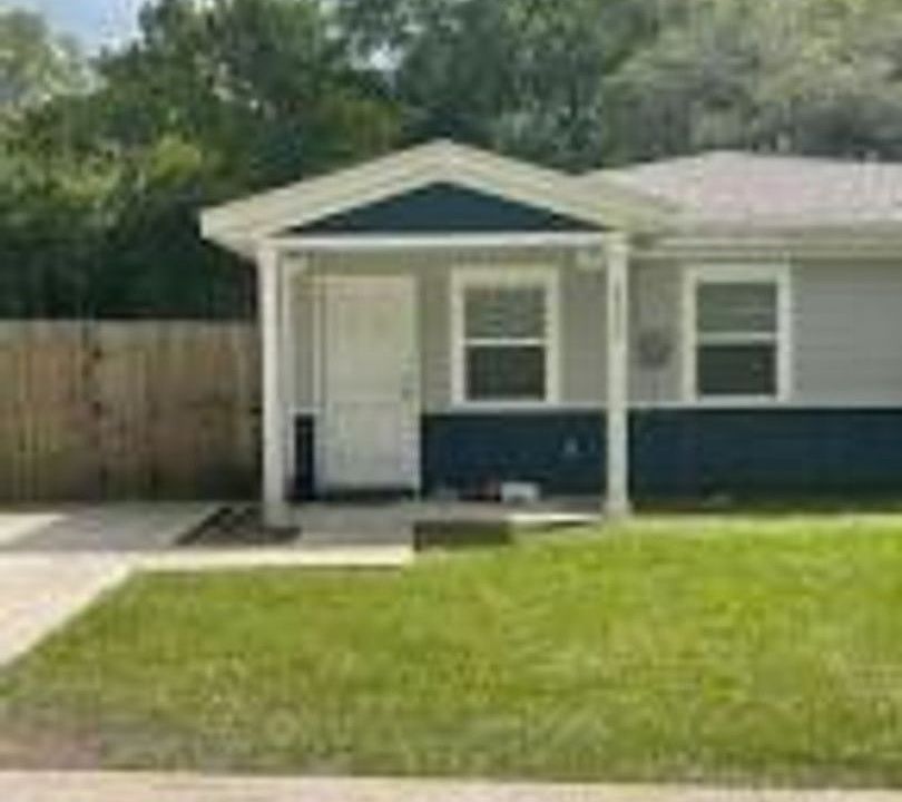 1st image of 2222 Thomas Ct