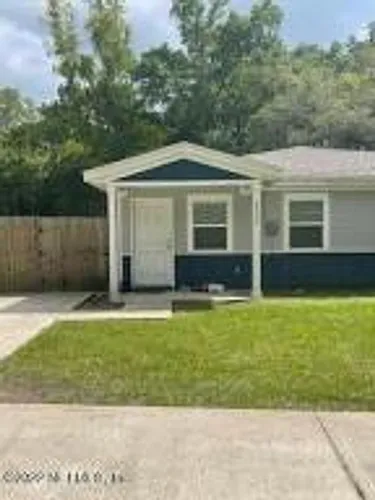 2222 Thomas Ct Photo 1