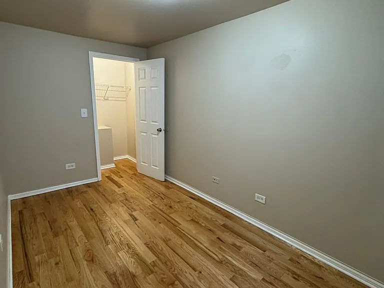 1637 W 77th St #2 — Photo 15