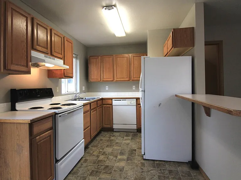 825 S Elm St — Photo 1