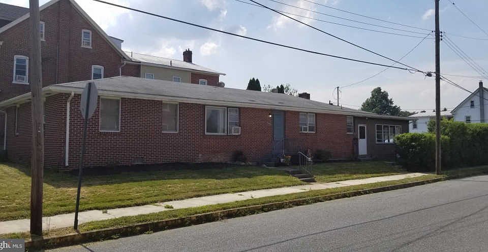 1st image of 103 N Walnut St