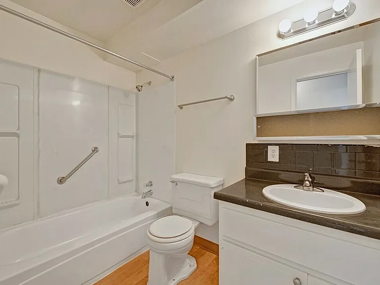 Kalo Broadmoor Tower Bathroom