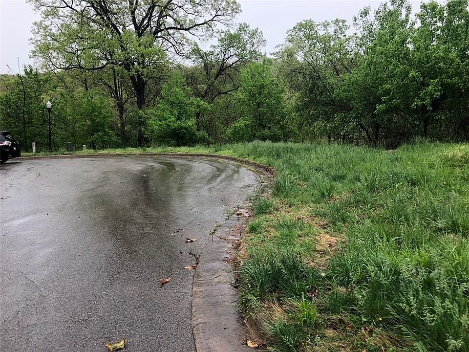 1st image of 8 Hanna Dr