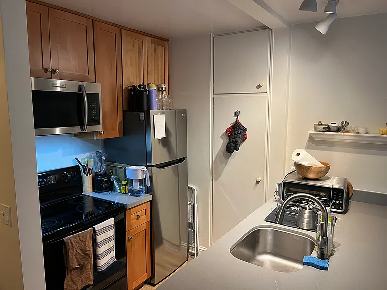 1223 Kearny St #2 — Photo 13