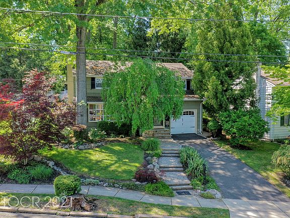 2nd image of 128 Hudson Ave