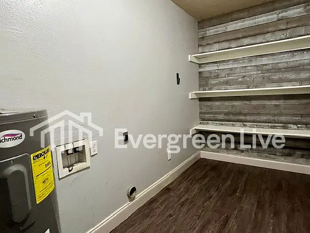 111 Willow Gardens Ct — Photo 15