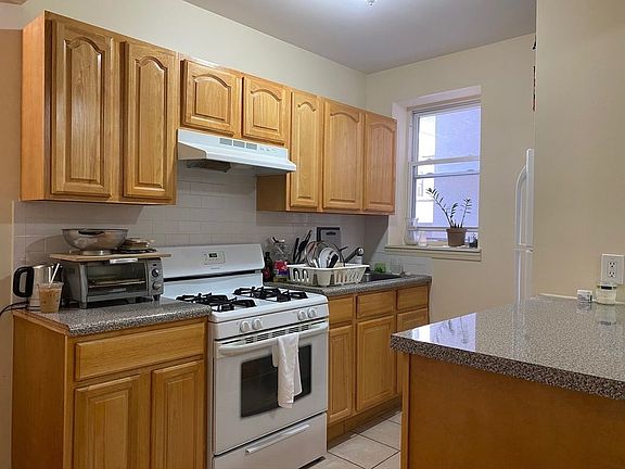 4th image of 11-34 44th Dr #7R