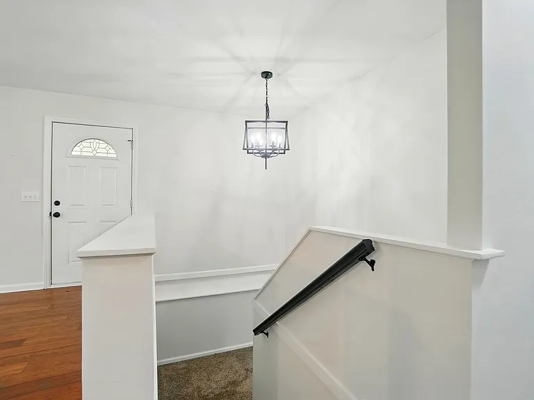 2413 Hoffman St — Photo 27