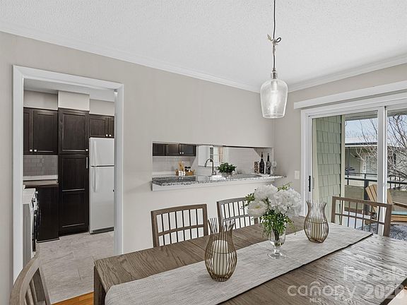 3rd image of 2628 Park Rd APT G