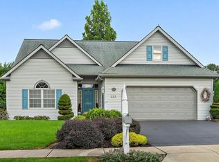222 Blossom Trl, Mount Joy, PA 17552