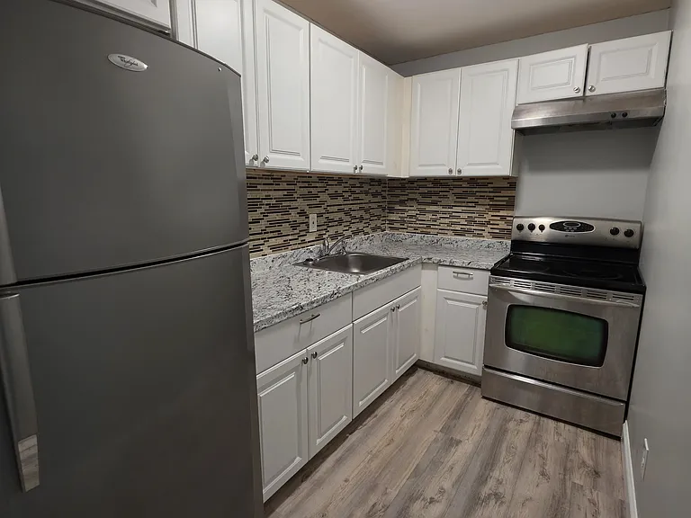 80 Farmington Ave #A8 — Photo 2