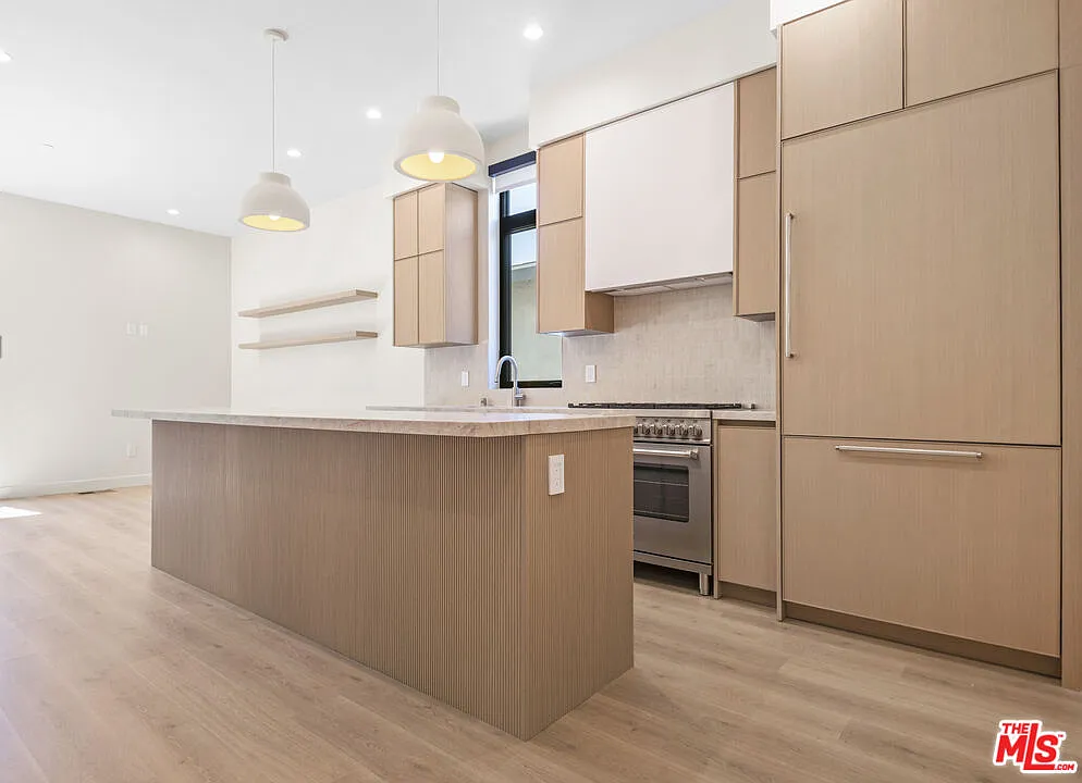 3 bed, 3.0 bath, 1500 sqft, $8,500 — Photo 1