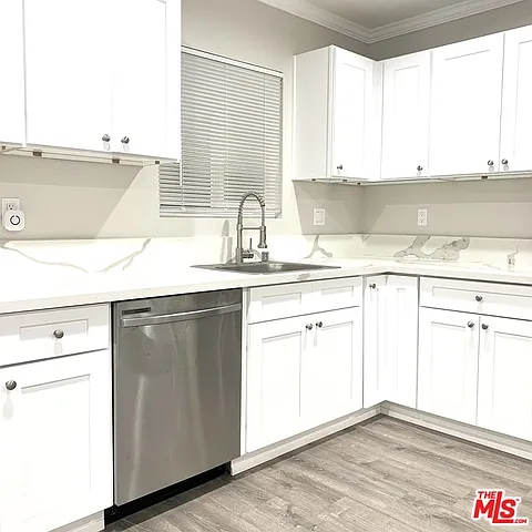 604 E Windsor Rd #F — Photo 8