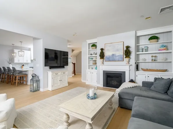 160 Hms Stayner Dr #160, Hingham, MA 02043