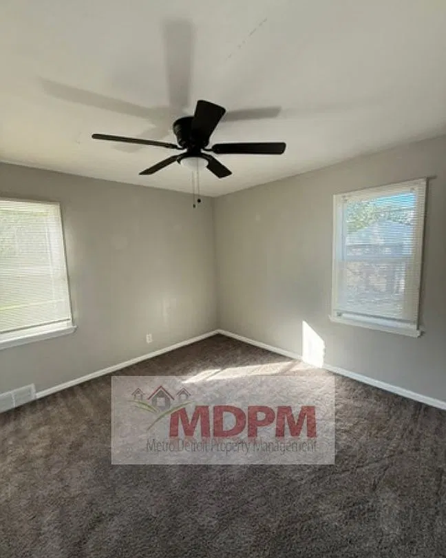 3 bed, 1035 sqft, $1,200 — Photo 4