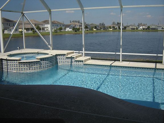 Pool with sunshelf and heated spa