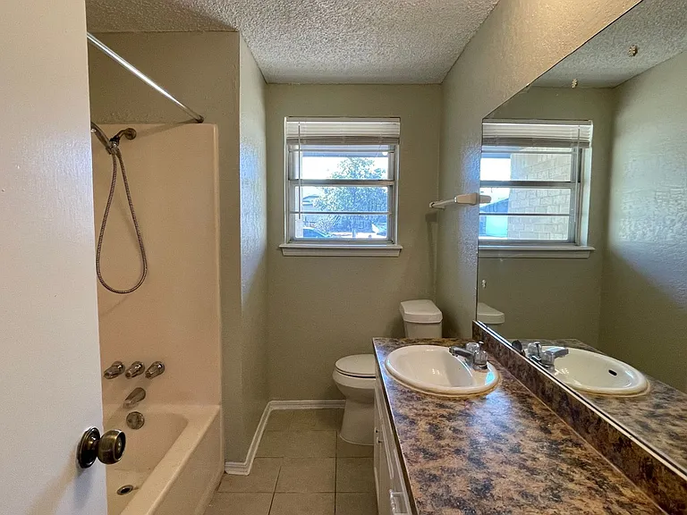 4205 SE 49th St — Photo 11