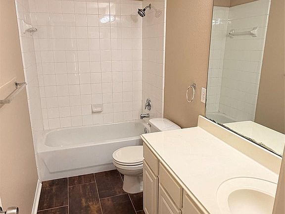 5th image of 906 Taylor Ridge Dr