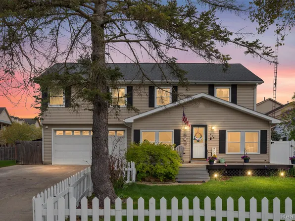415 Leon Rd, Walled Lake, MI 48390