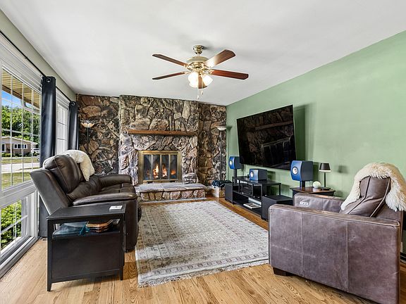 5th image of 7314 Foster St