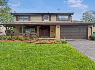 17W525 Concord Pl, Darien, IL 60561