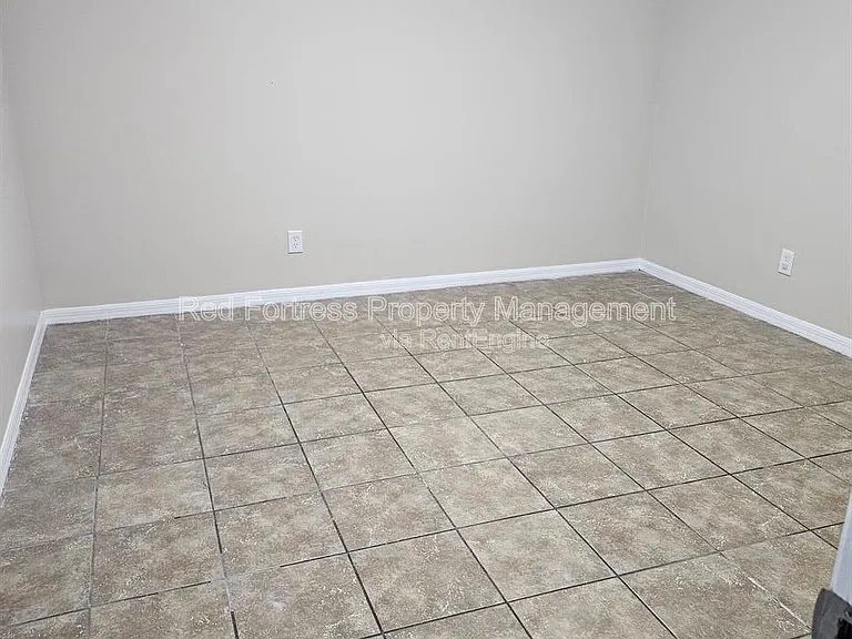 4512 Leonard Blvd S — Photo 7