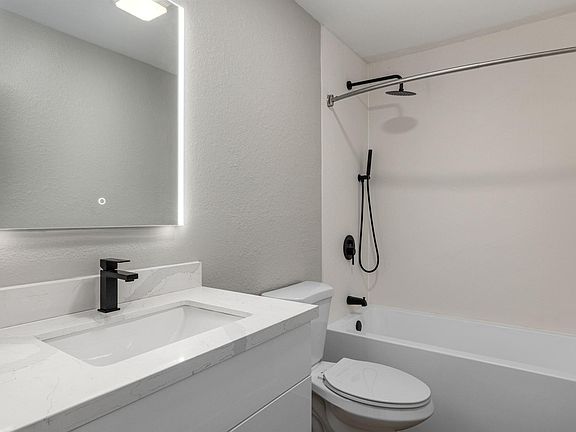 4th image of 50 Devon Ct #2B-1Ba-800Sqft