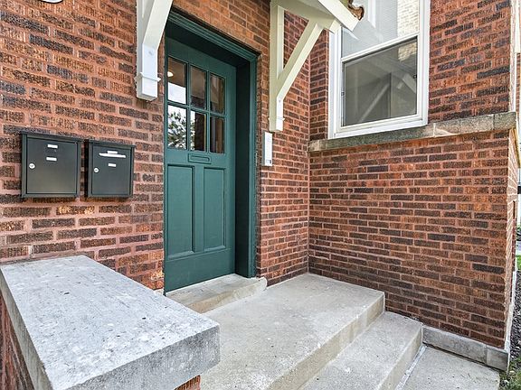 4th image of 4111 N Francisco Ave