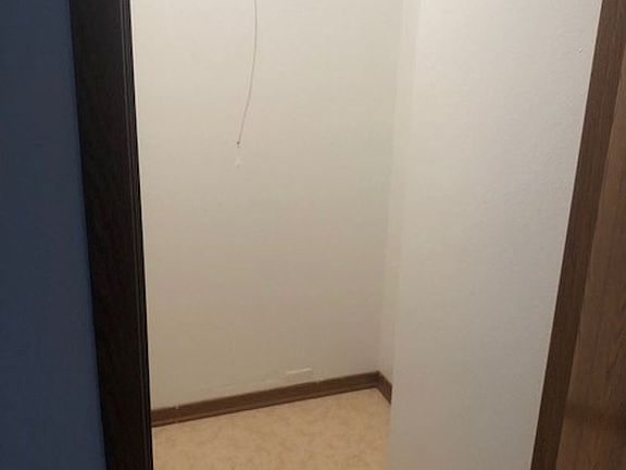 5th image of 1600 Linden St #16