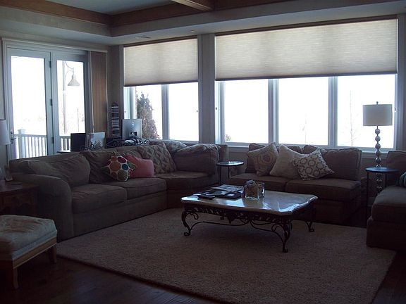 2nd image of 608 S Lakeshore Blvd