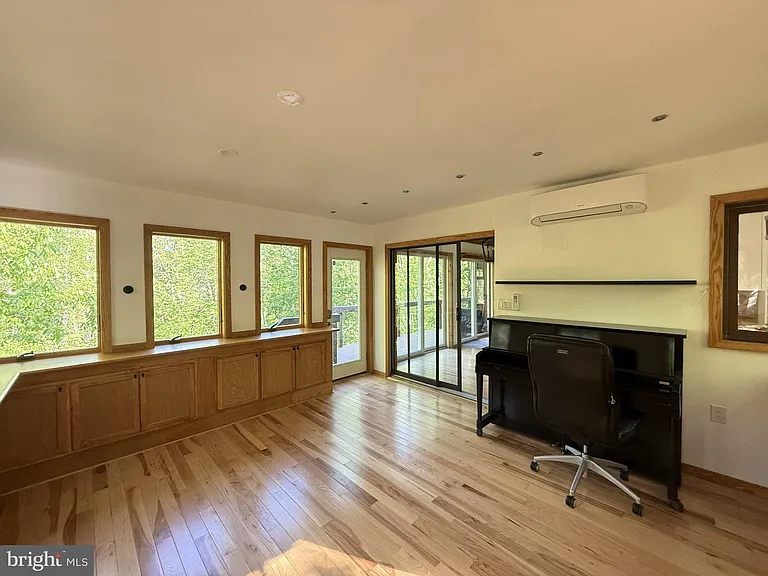 5375 Woodbridge Dr E — Photo 9