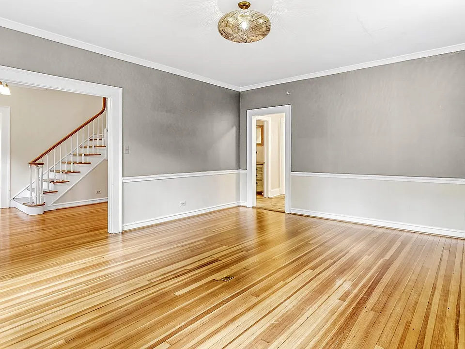 5809 Grosvenor Ln