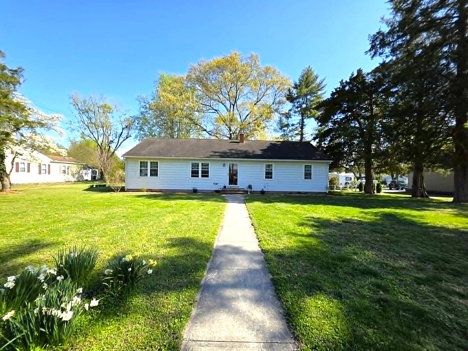 1st image of 104 Lee Dr