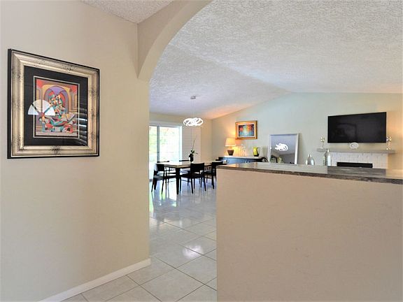 4th image of 805 N Calle Quetzal
