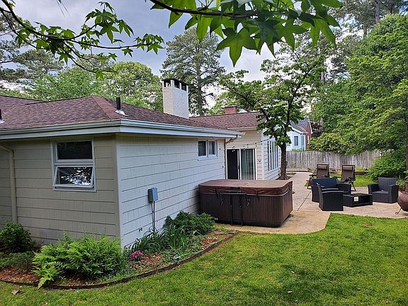 3rd image of 2425 Sterling Point Dr