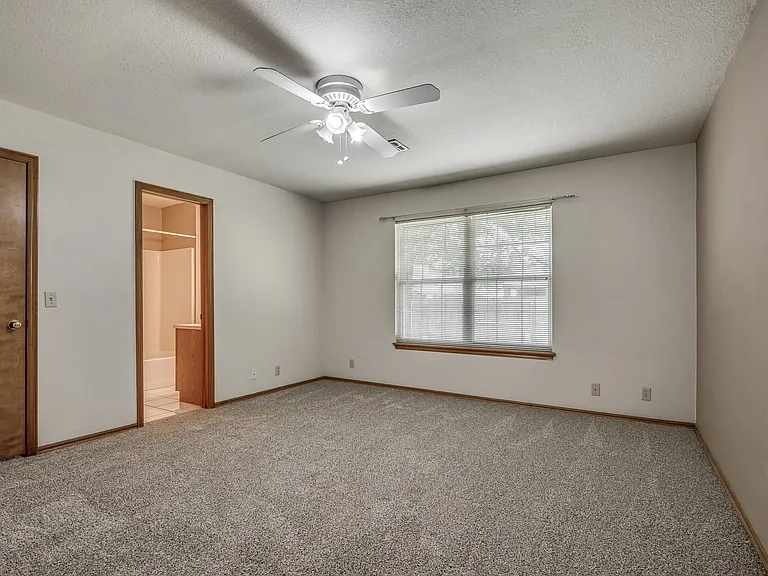 304 Eccell Ct — Photo 9