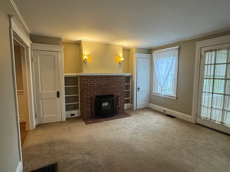105 E Linden St — Photo 6