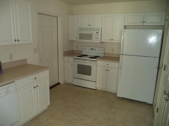 5th image of 138 WILLOW POND Drive