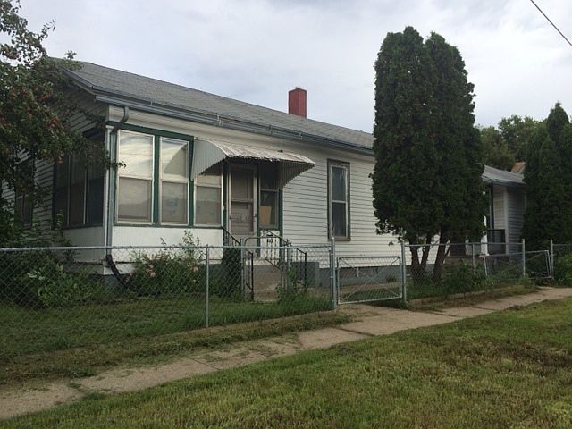 1st image of 823 9th St