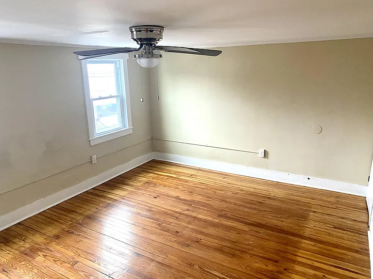 19 Center Streetsingle Family — Photo 12