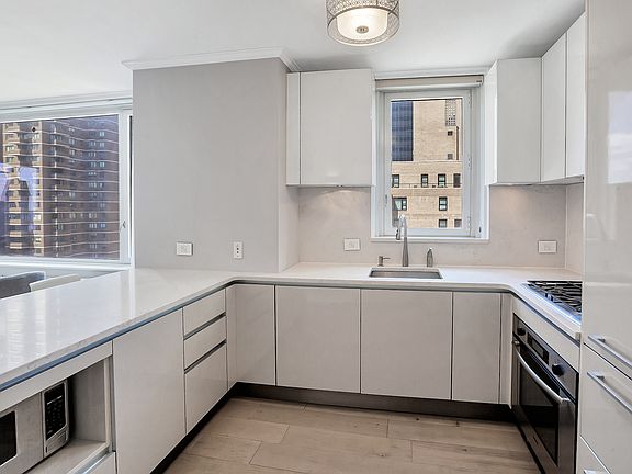 4th image of 322 W 57th St APT 25G