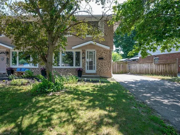 165 Selkirk Dr, Kitchener, ON N2E 1M5