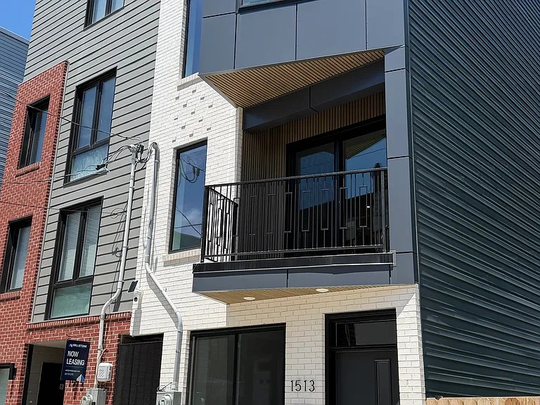 1513 W Stiles St #1 — Photo 2