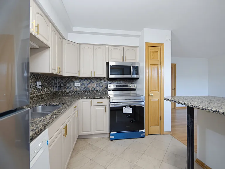 4416 N Kostner Ave #2C — Photo 4