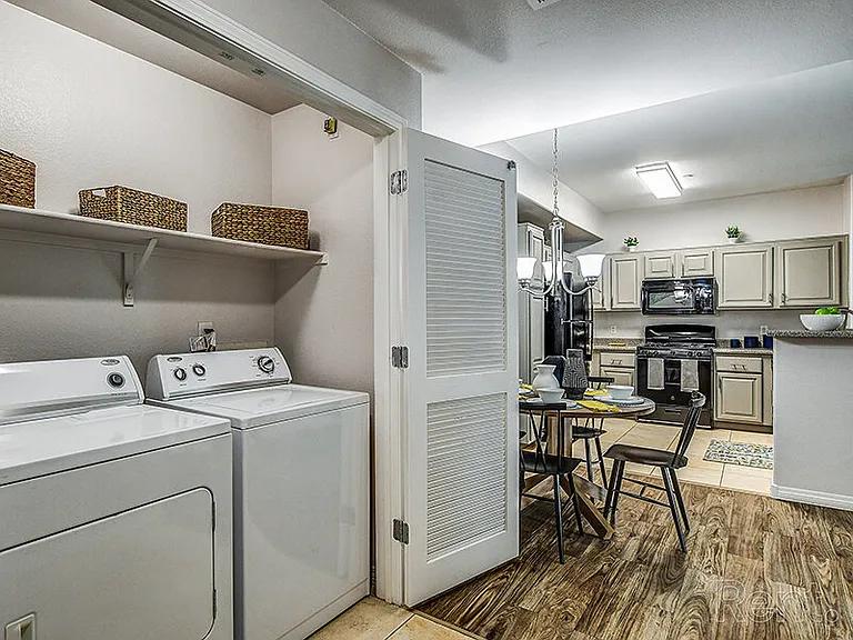 Fleetwood Apartments — Photo 32