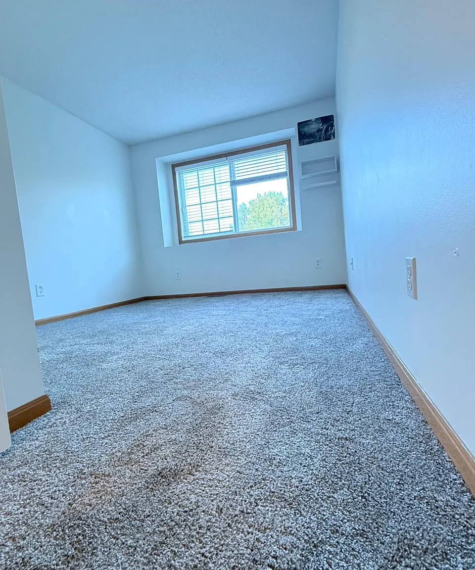 3 bed, 1329 sqft, $2,350 — Photo 4
